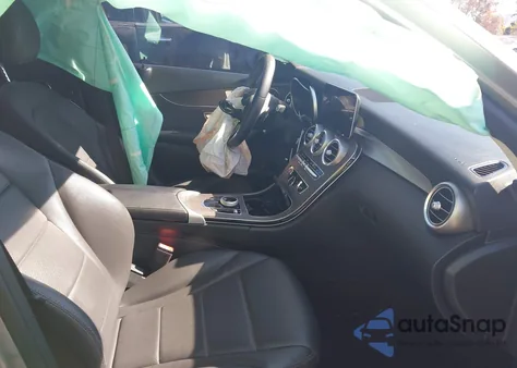 2019 Mercedes-Benz C 300 z USA, uszkodzony, nr VIN 55SWF8DB9KU288560